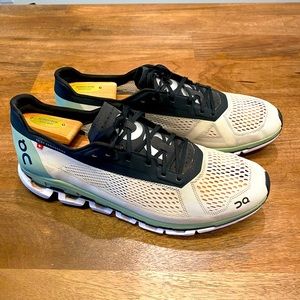 Like New On Cloud Cloud Booms size 11